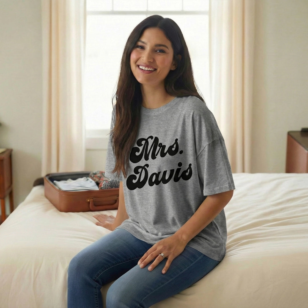 Personalized Oversized T-Shirt "Mrs"