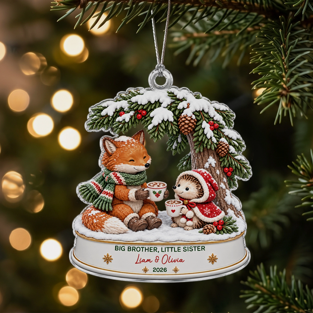 Personalized Ornament "Fox and Hedgehog Siblings" as a gift for siblings: fox and little hedgehog with hot cocoa under a snowy pine, with quote, names and year, famwalls