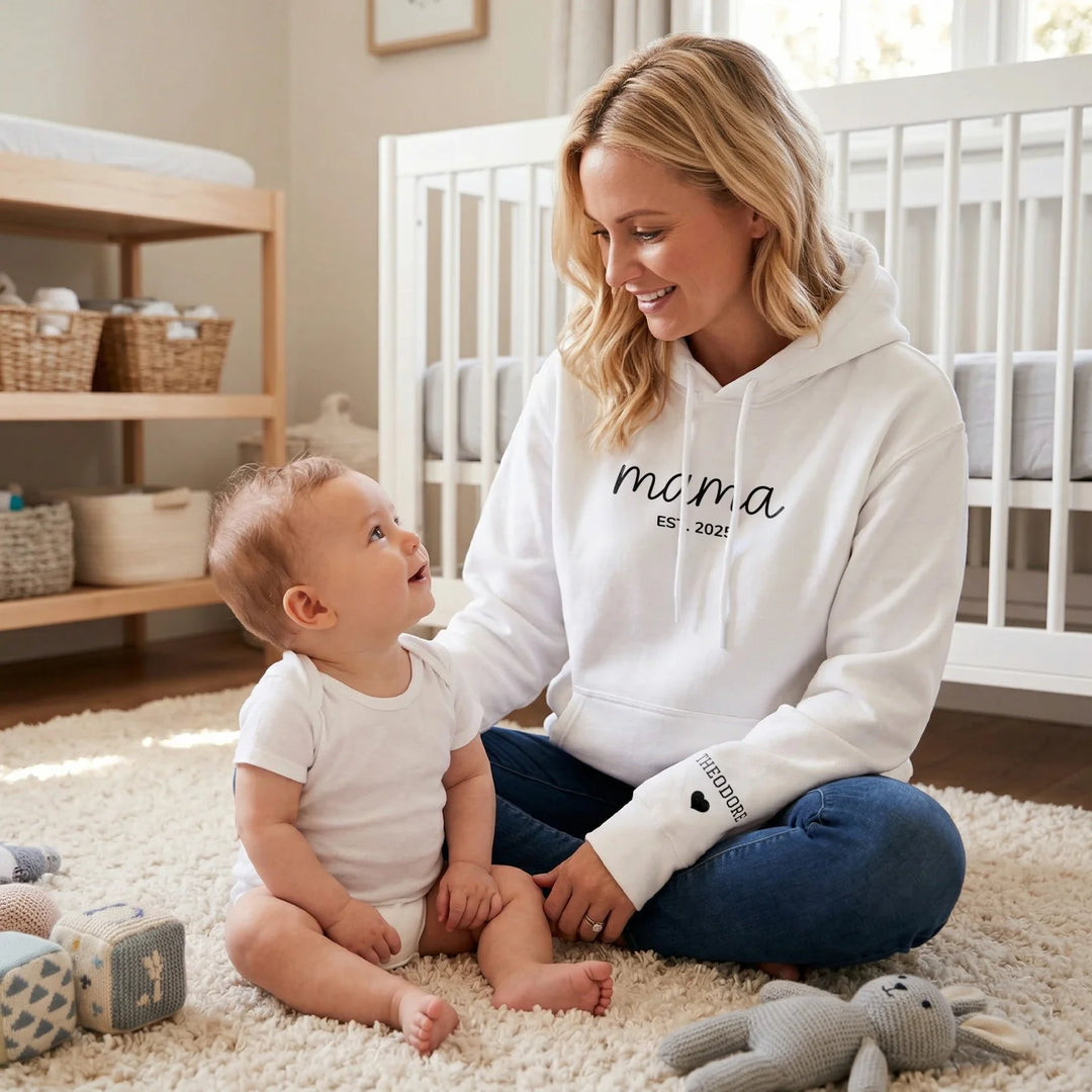 Personalized Hoodie "Mama" with Sleeve Print