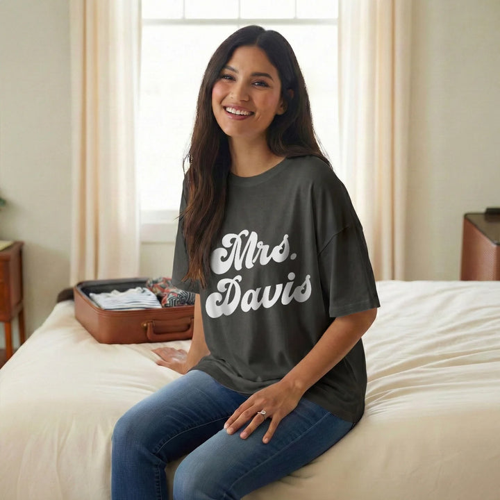 Personalized Oversized T-Shirt "Mrs"