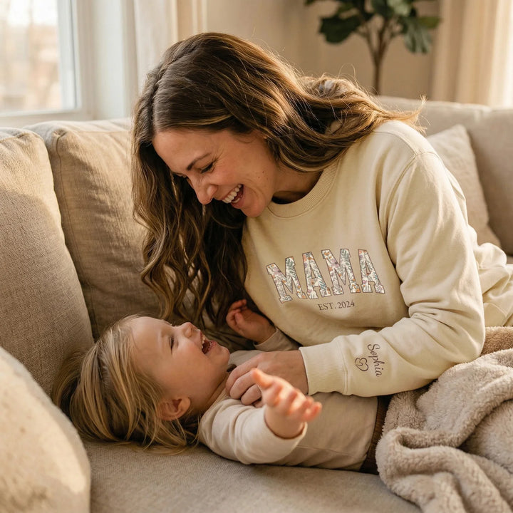 Personalized Sweater "MAMA" Flowers